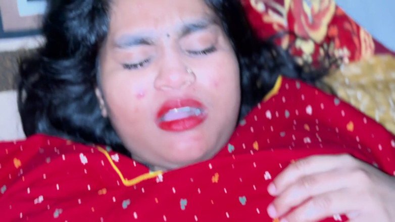 TactfulFiber902: Ma femme indienne sexy en sari rouge m’a séduit pour...