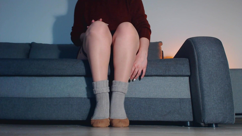 LegsOnHeels: お前が俺の足元にひざまずいて降伏したいのは分かっている。革靴下、パンスト、足...