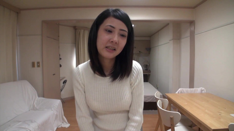 Japan Lust: Petite amateur japanese MILF squeals and takes in a big...
