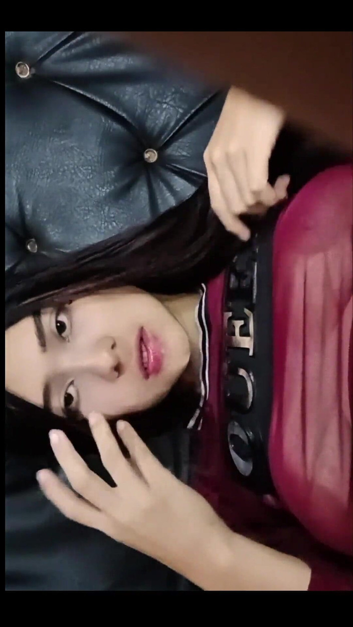 Studiotony: Vzácné video prsaté japonské instruktorky