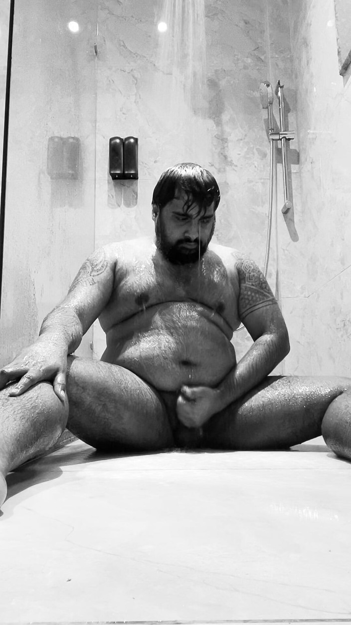 ObsidianFurry: Beruang muda masturbasi sambil mandi