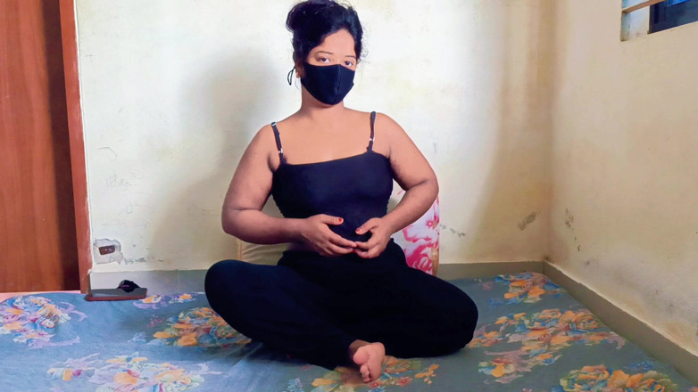 Your_Sapla: 18 साल की प्यारी एशियाई कमसिन लड़की गर्म ऊँगली कर रही है।