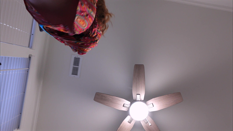 Kink in Time: Stella Elle's Groovy '60s reuzin overheersing 4k pov krimpende fantasie wacht!
