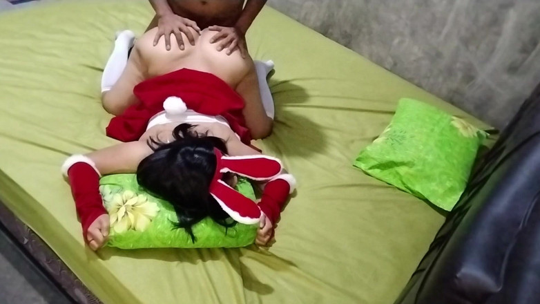 Pasutri indo: Une belle femme vêtue d’un uniforme