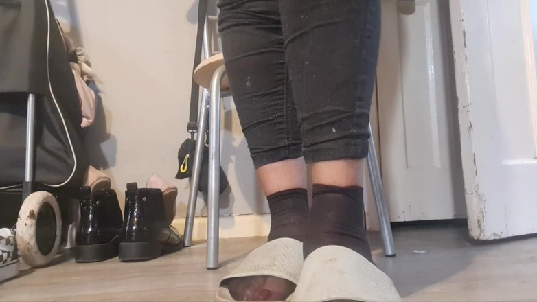 Simp to my ebony feet: per gli amanti delle calze alla caviglia