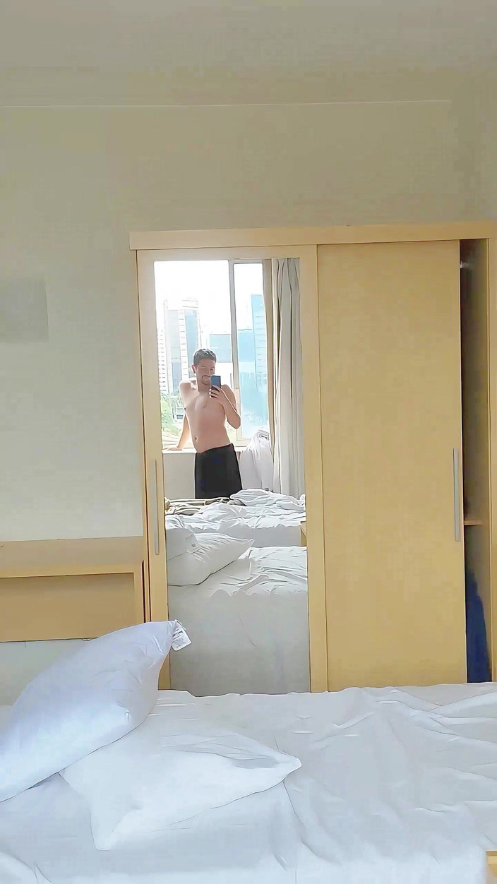 Marcosninfo: Aku Telanjang Di Rumah.