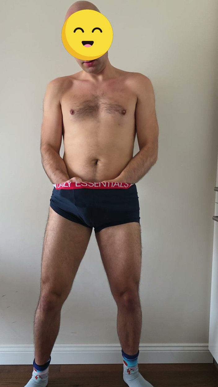 ShyCummerBoy: Snabb striptease och sperma