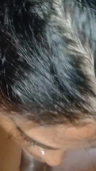 parosi bhaabhi apne munh men mera viry chaahti hai