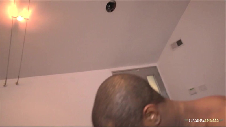 Teasing Angels: L'allenamento viene fermato quando le more ebano iniziano aching per...