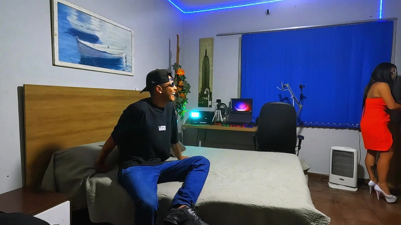 NatzinhaMorena: V kuchyni se opře o lednici a žádá mě o další