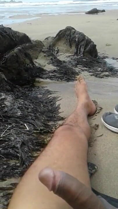 Boy top Amador: Mastubation im freien am strand