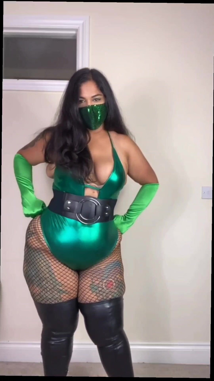 Zozonicoco: Cosplay Con Traje De Grandota Prueba Como Jade