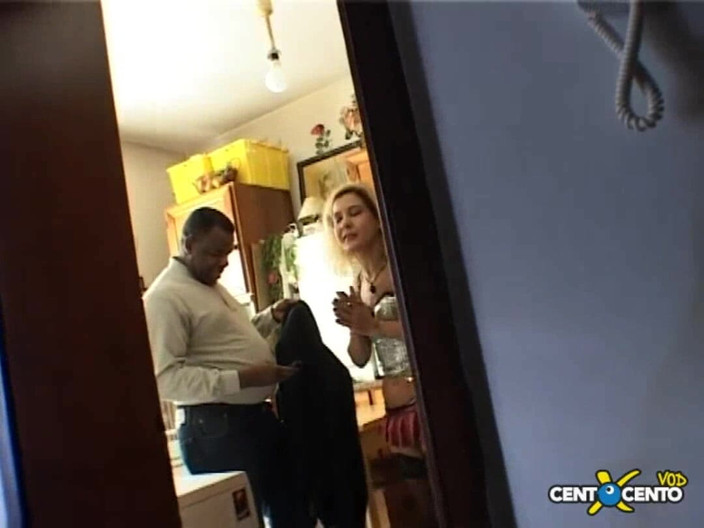 CentoXCento Italia: Pieprzył mnie czarnoskóry facet! (film Completo Centoxcento)