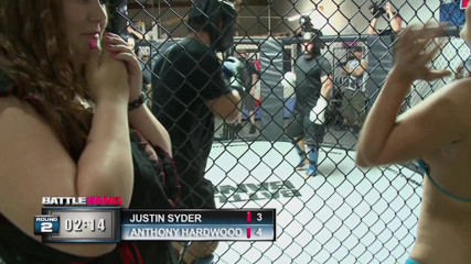 CBD Media: Un combattant de MMA baise une PAWG pulpeuse dans les...