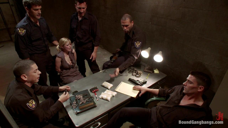 Bound Gang Bangs by Kink: Pobre menina americana presa no México primeiro gangbang e dp...