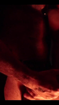 Enorm kuk dunkande, tunga nötter gungar, tjock sperma spill. Försöker komma djupt i zonen med dessa solo -videor