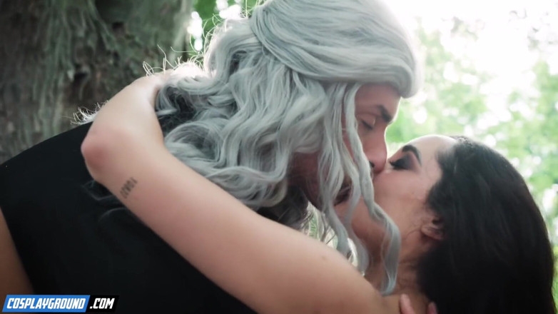 Cosplayground: Chloe Amour prend la longue bite de Geralt jusqu’à ce...