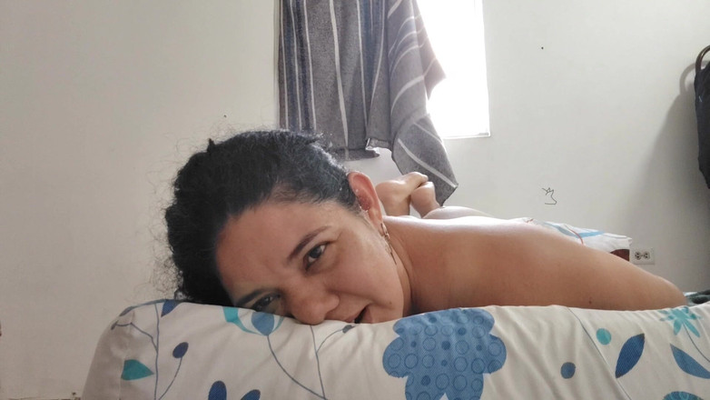 Valkyrie and Luigy Couple: Подруга делает минет в домашнем видео