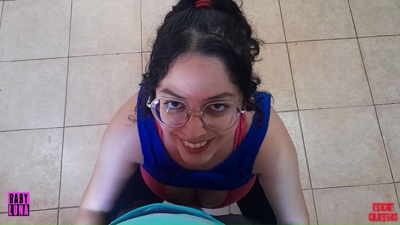 Babyluna939: 私は彼のペニスを嗅いで崇拝するために彼の家までついて帰った