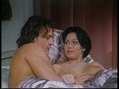 Xtime Network: Italské vintage porno: brunetka s pěknými kozami zadkem ošukaná velkým...