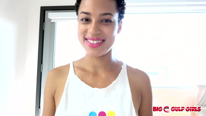 Top Web Models: Sensual negra Amethyst Banks em primeiro plano, boquete e engolir...