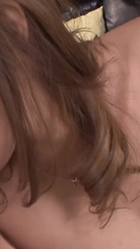 Japan babes sahne-2 aynı anda iki zevk alan bir Japon hatun için üçlü grup seks