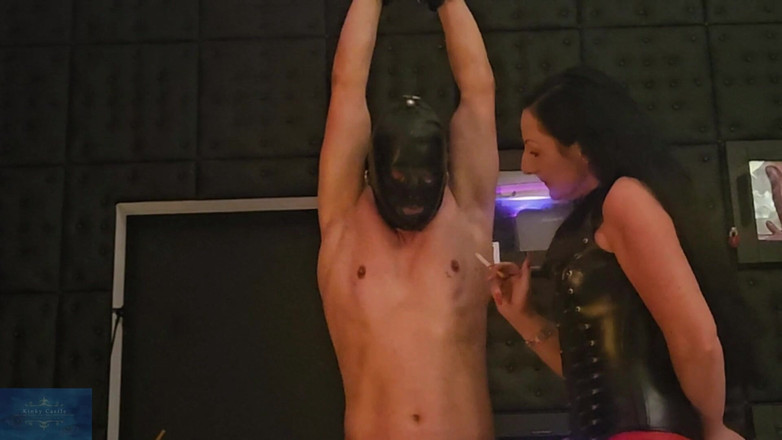 Kinky Castle: Pani Luciana przerwa na papierosa dla pani Luciana