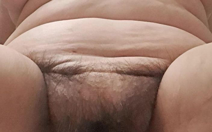 Mommy big hairy pussy: MILF ukazuje pánevovými pohyby, jak ráda šuká