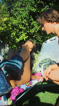 Jayden Lee dostaje niechlujny wytrysk do jej cipki po uzyskiwaniu fucked ciężko