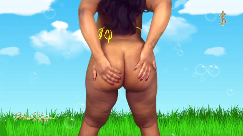 Miss-Safiya: Twerking in my Pikachu bikini