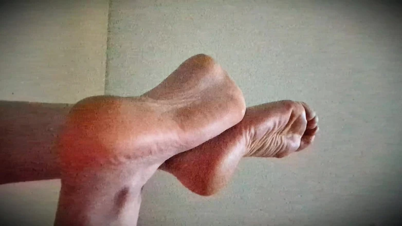 Shannon Huxley: A Feet Vid I Sent to My 1st Boyfriend