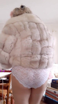 Arctic-fox ve çoraplı transfurlady dev yarağı gösteriyor