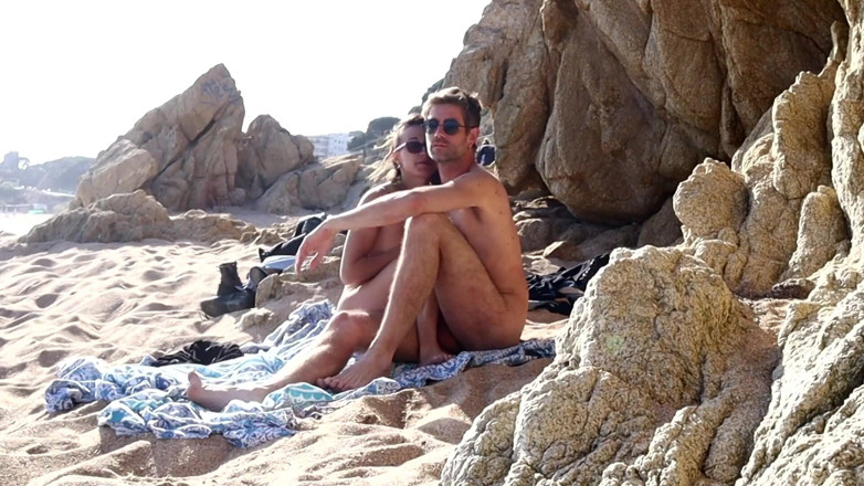 Magia Rosa: Couple Caught Having Sex on the Beach