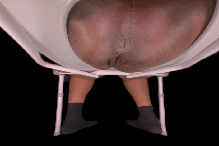 Ebony VR Solos VR.AR Fetish Films: Bbw noire MILF dans les toilettes, POV, trou du cul,...