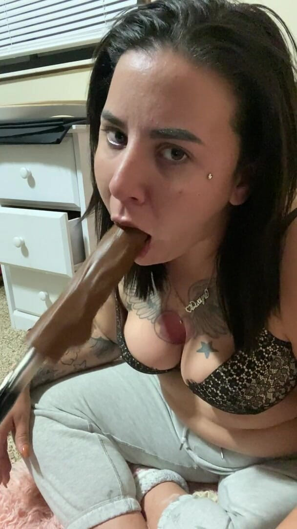 MzKiTTy91: Pawg milf gives sloppy blow job on bbc dildo