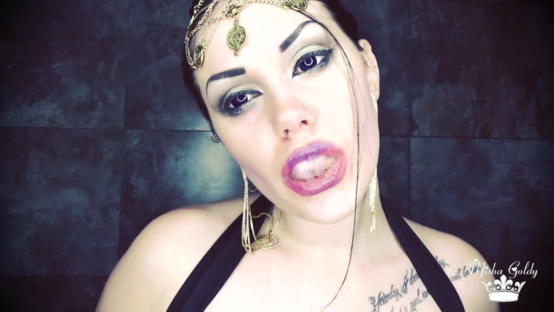 Goddess Misha Goldy: daark devi ek laalchi bhookh mahsoos kar rahi hai!