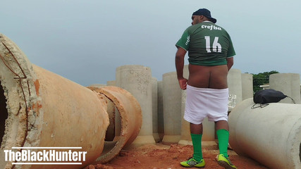 TheBlacKHunterr: 경기에서 땀에 젖은 상태로 돌아오니 흥분해서 사정해야 했어요