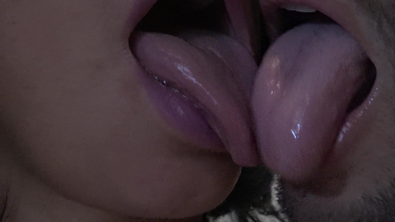 Stepmom Susan: 입에 사정한 후 배다른 아들에게 키스하는 계모