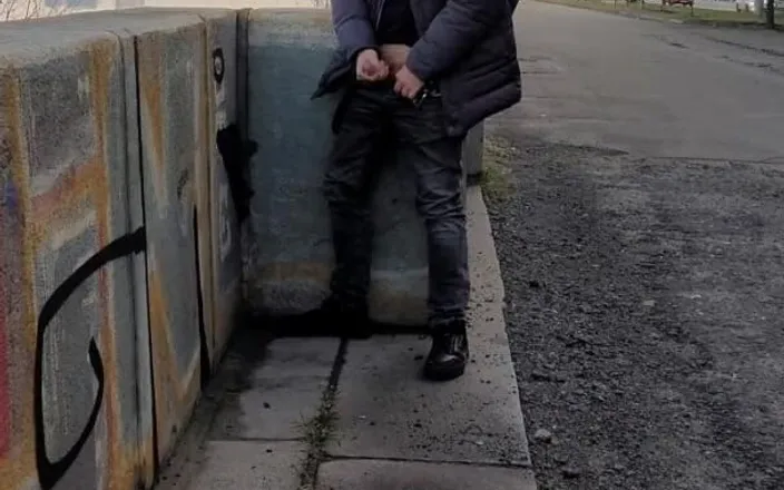 Wanker forever: Hot Risky Wank on Street