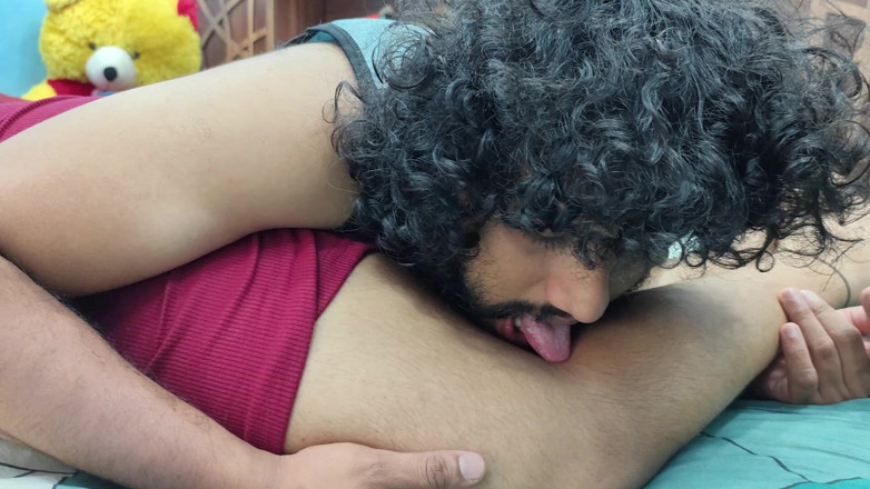 Vaishnavysharunraj: Caldo culo bacio con pennis bacio e culo caldo romanticismo...