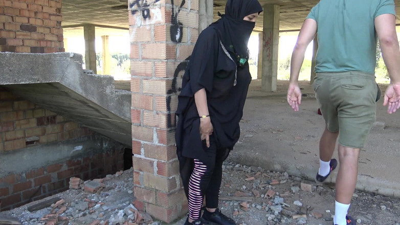 Souzan Halabi: धोखा देने वाली अरबी पत्नी दुबई में जर्मन प्रवासी को चोदती है