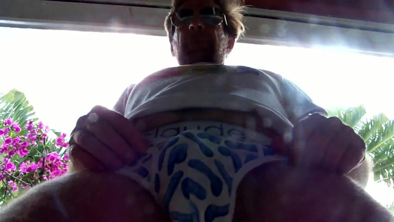 Hairyartist: Hårigartist cock service samtal