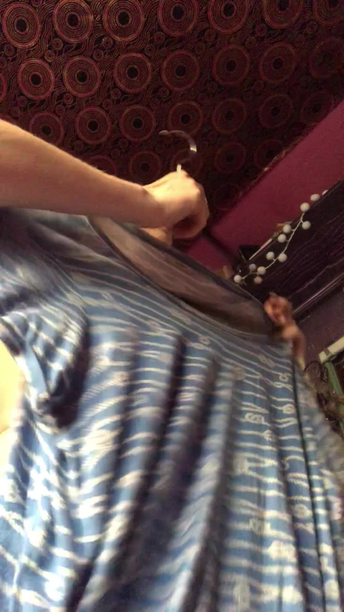 Pissing Paradise: Taniec W Toalecie Po Zbyt Dużej Ilości Kawy Podczas Doganiania...