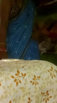 Desi Dorf bhabhi Simran fickt mit ihrem Ex-freund, wenn niemand zu hause ist