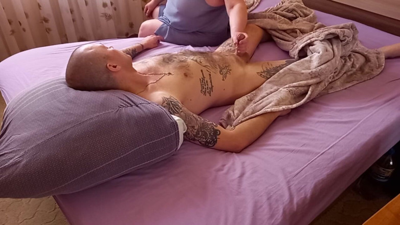 Zona901: stepmom woke me up masturbating my dick