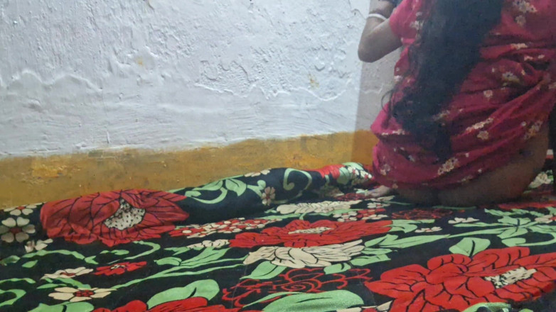 Busty Banuu: Indisches paar doggystyle ficken