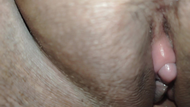 Stepmom_with_big_tits: 義理の妹のきつい膣を突くのはどれほど美味しいことか。彼女はただ喘ぎながら、もっと強くしてくれと求めるだけだ