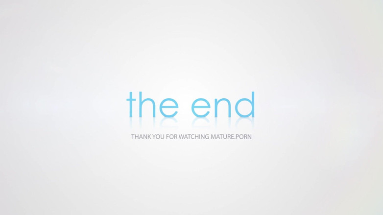 Mature Solo NL: Haar grote meloenen zijn in de geoliede bui en haar...