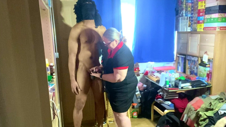 Daddykane: Kind Granny GILF Next Door Plays with Black Cock in...