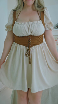 An Elegant Wife Puts on a New Outfit for Her Enormous Breasts.